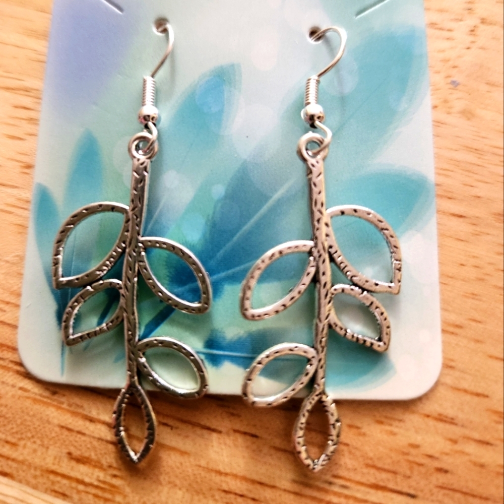 Fun leaf earrings